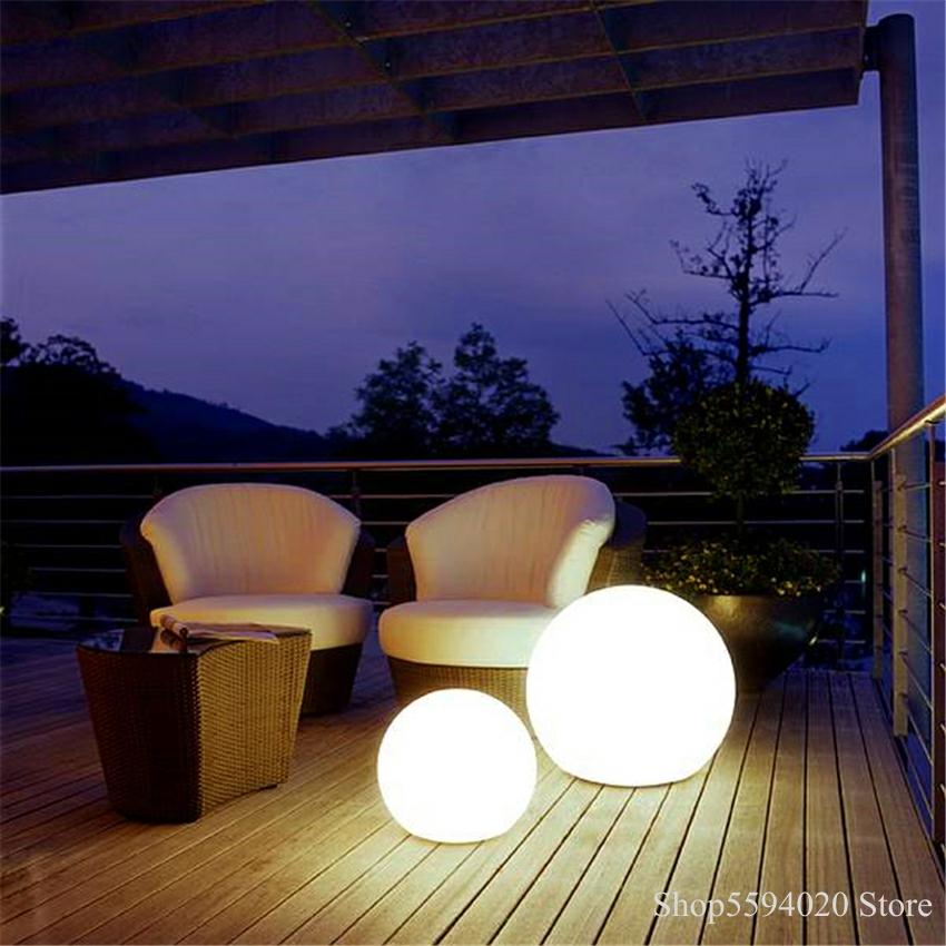 Floor Lamp Arched - Lampe LED autoportante au design moderne,